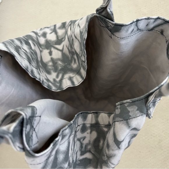 Alo Yoga Tote Bag - Picture 6 of 7